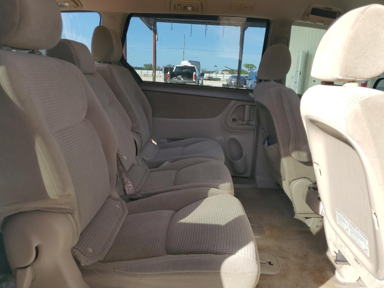 2006 Toyota Sienna - Image 10