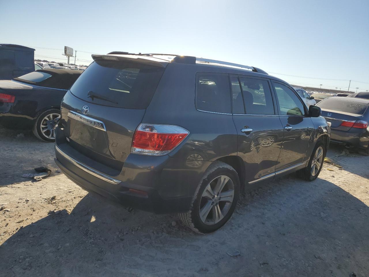 2013 Toyota Highlander - Image 3