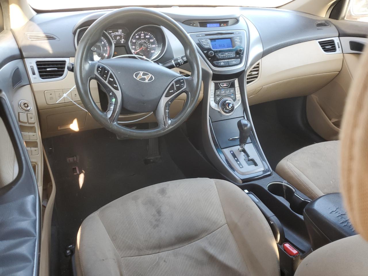 2013 Hyundai Elantra - Image 8
