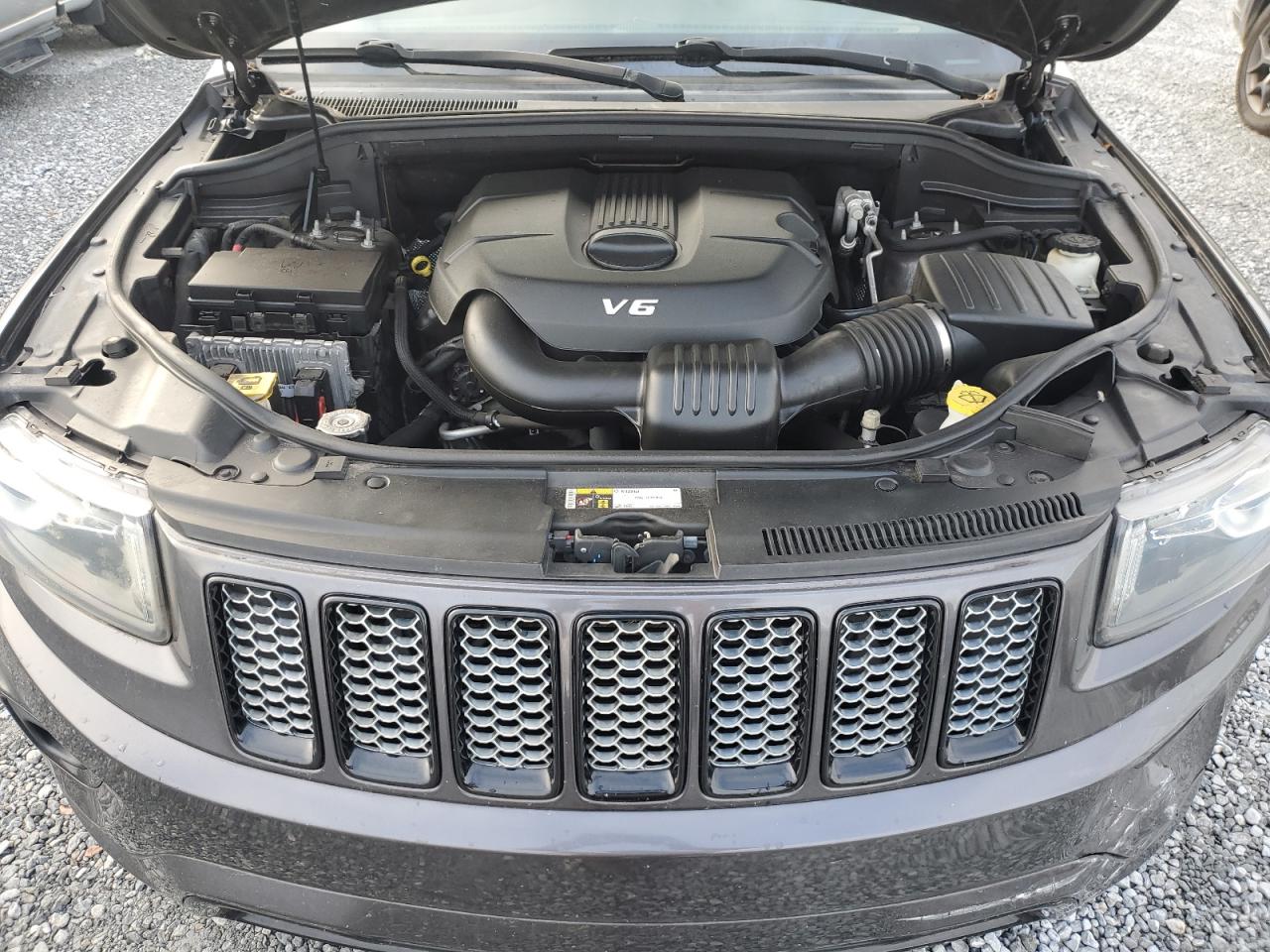 2015 Jeep Grand Cherokee - Image 14