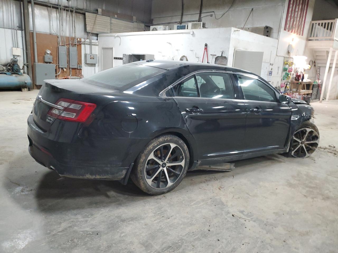 2015 Ford Taurus - Image 3