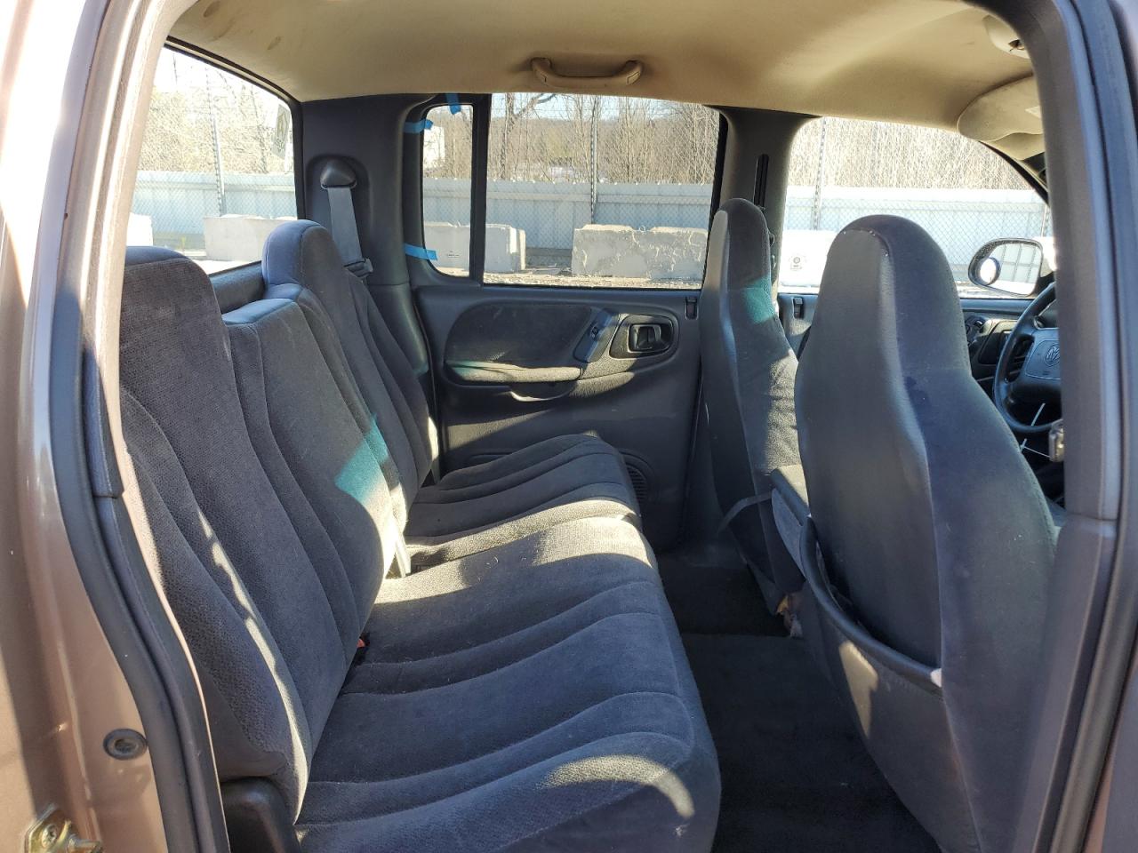 2000 Dodge Dakota - Image 10