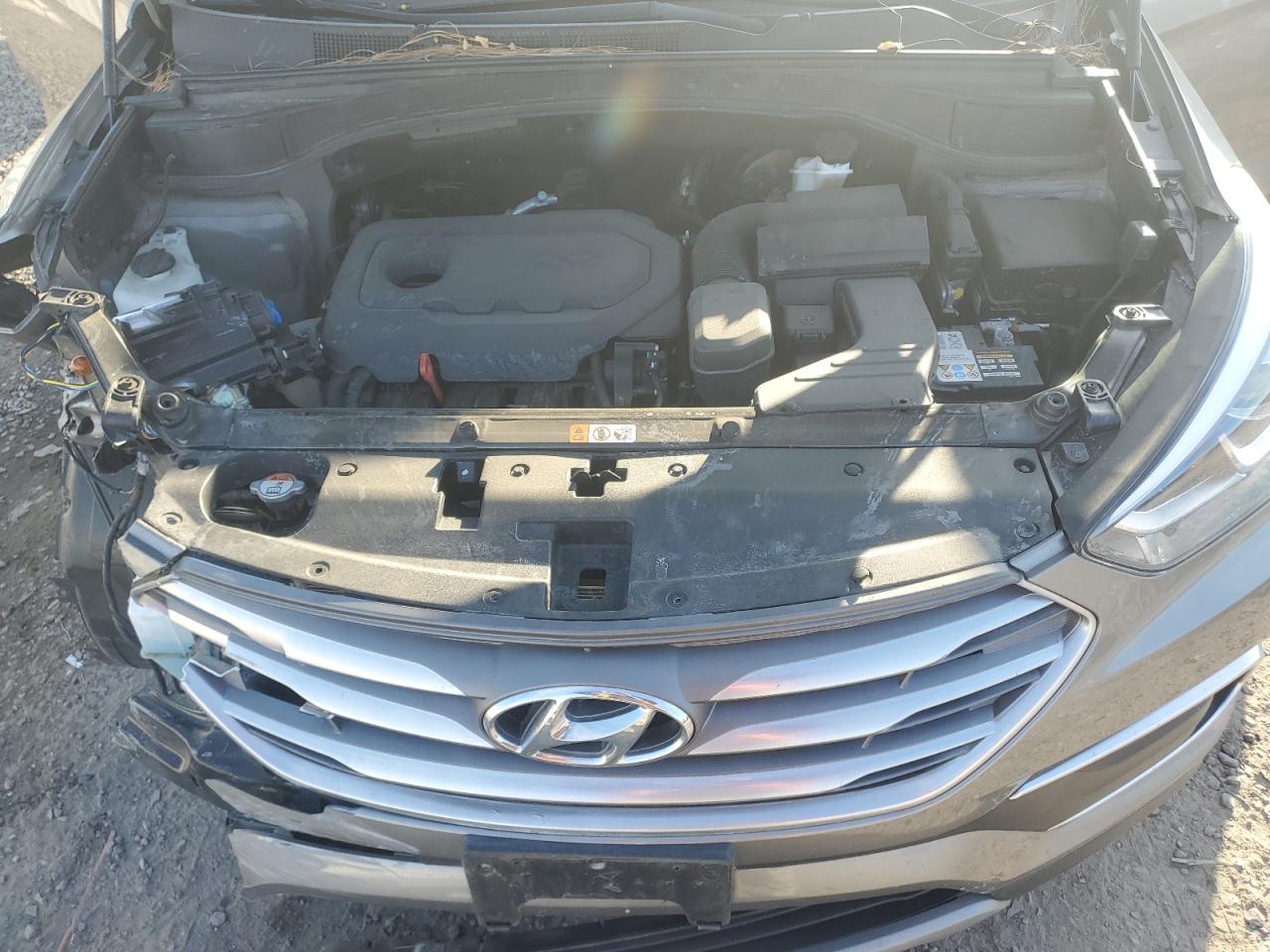 2018 Hyundai Santa Fe - Image 12