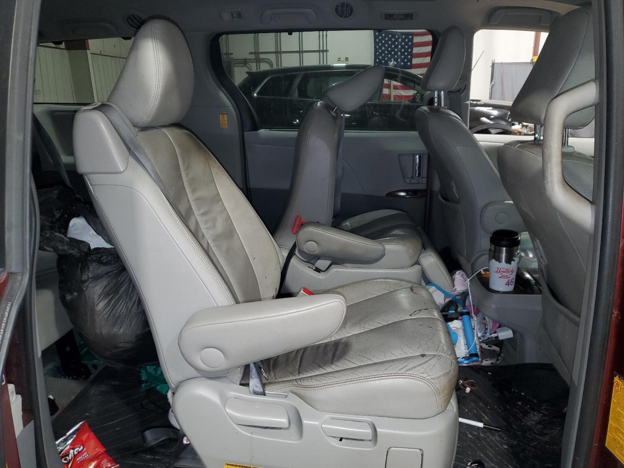 2014 Toyota Sienna - Image 11