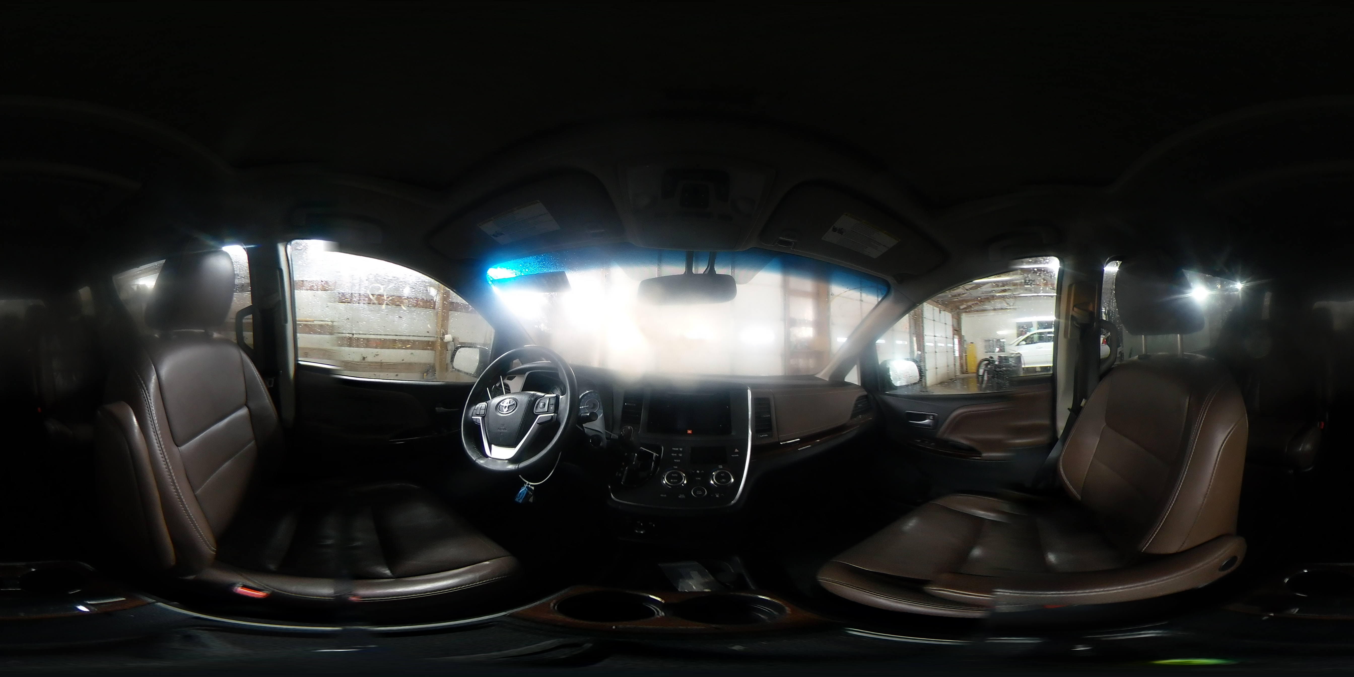 2015 Toyota Sienna - Image 15