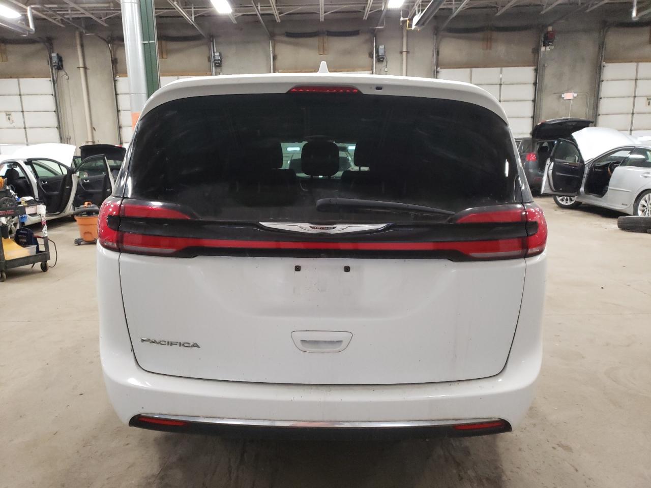 2022 Chrysler Pacifica - Image 6