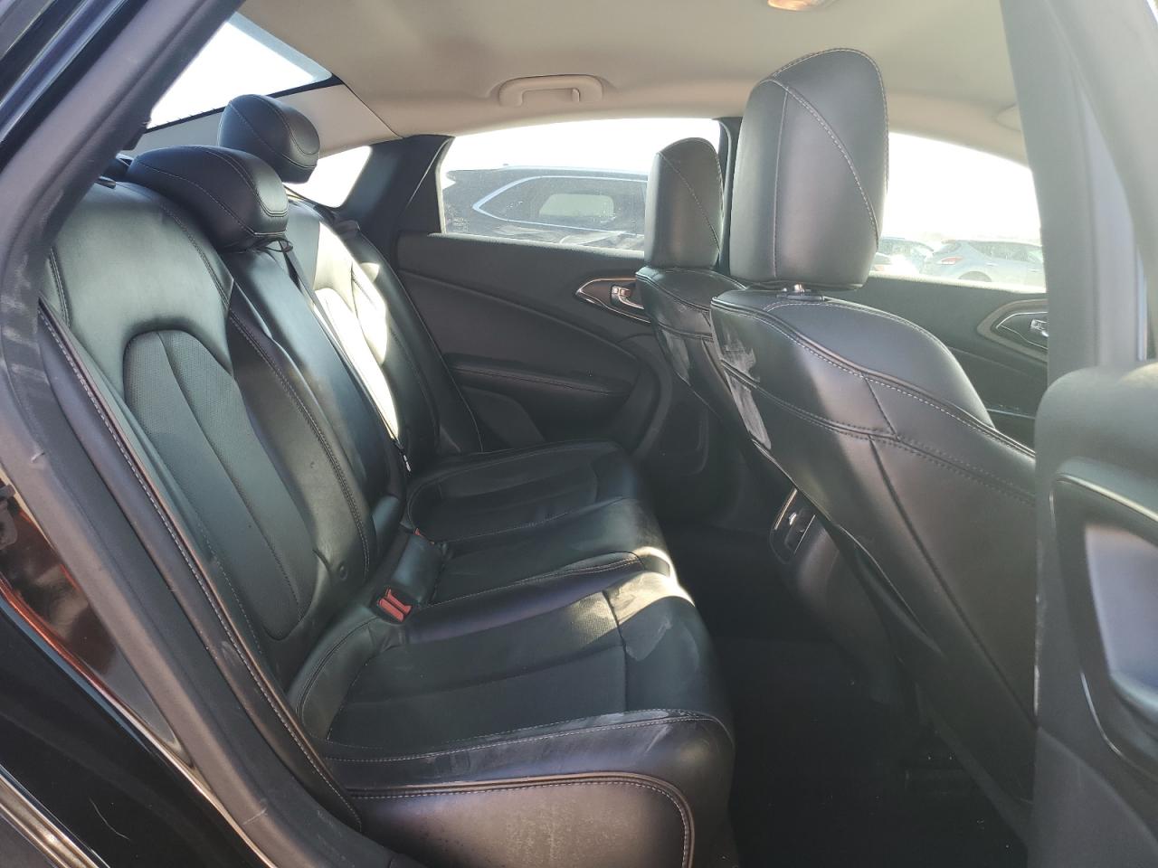 2015 Chrysler 200 - Image 10