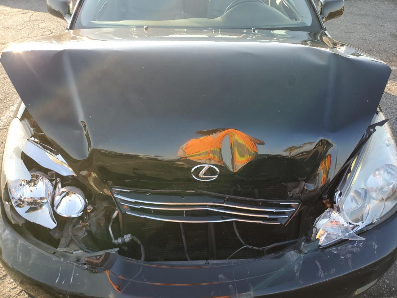 2004 Lexus ES - Image 11