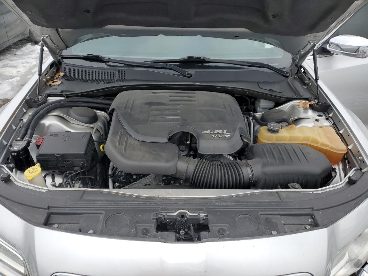 2012 Chrysler 300 - Image 11