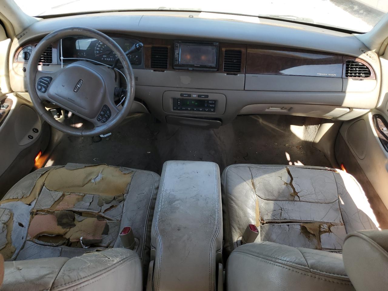 2000 Lincoln Town Car - Image 8