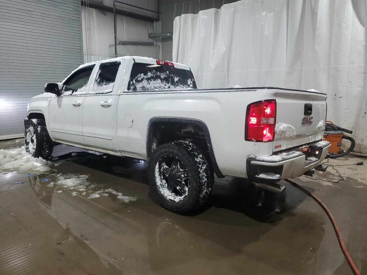 2016 GMC Sierra - Image 2