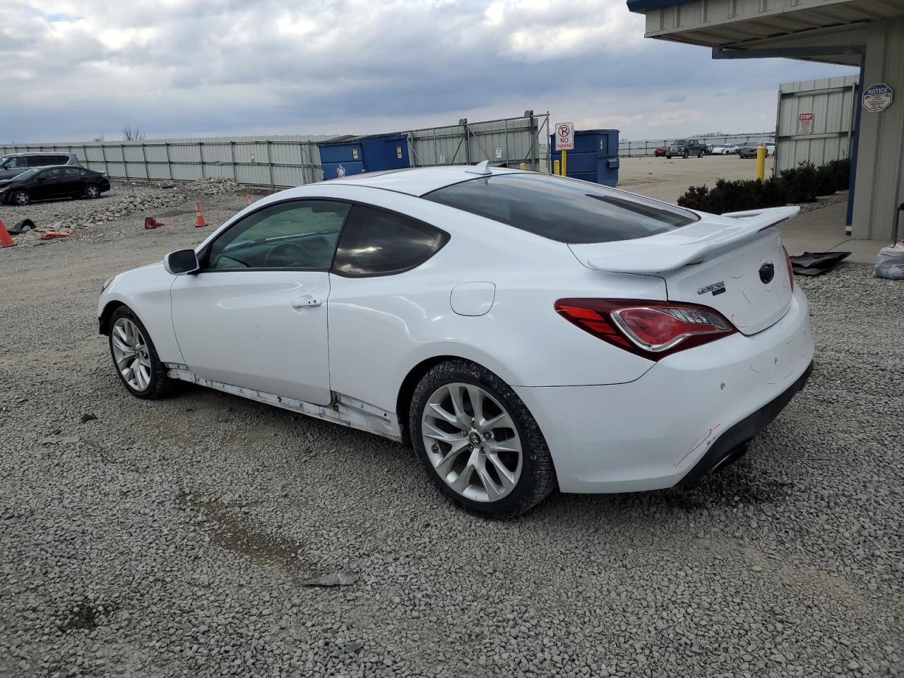 2014 Hyundai Genesis - Image 2