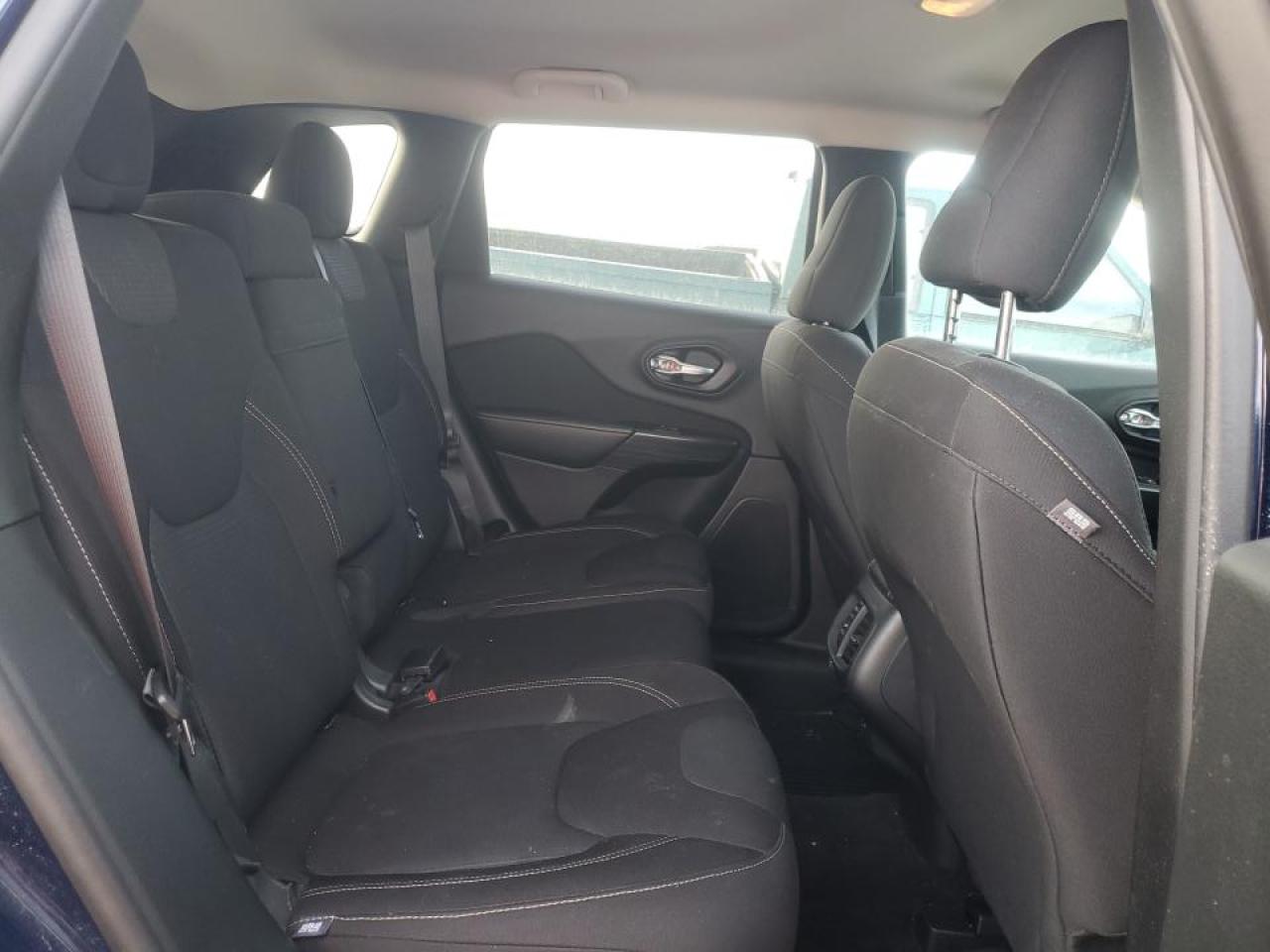 2016 Jeep Grand Cherokee - Image 11
