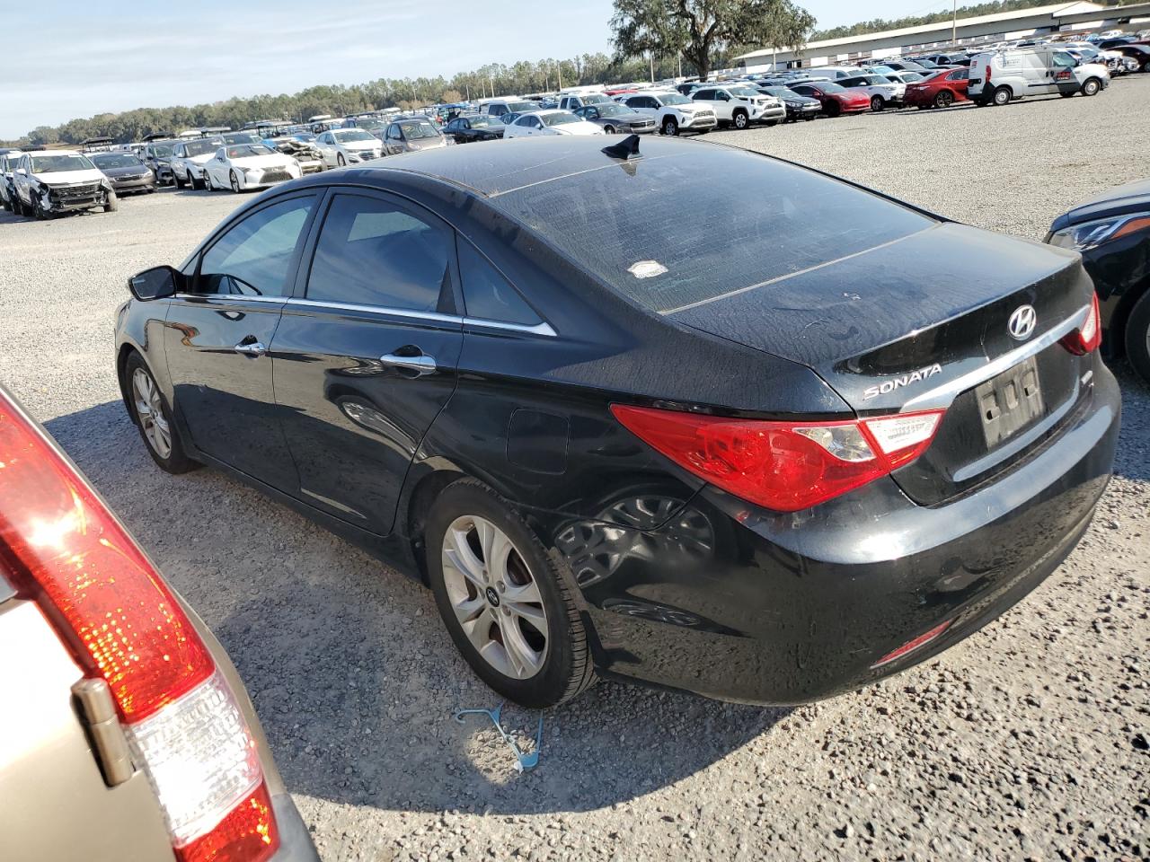 2011 Hyundai Sonata - Image 2