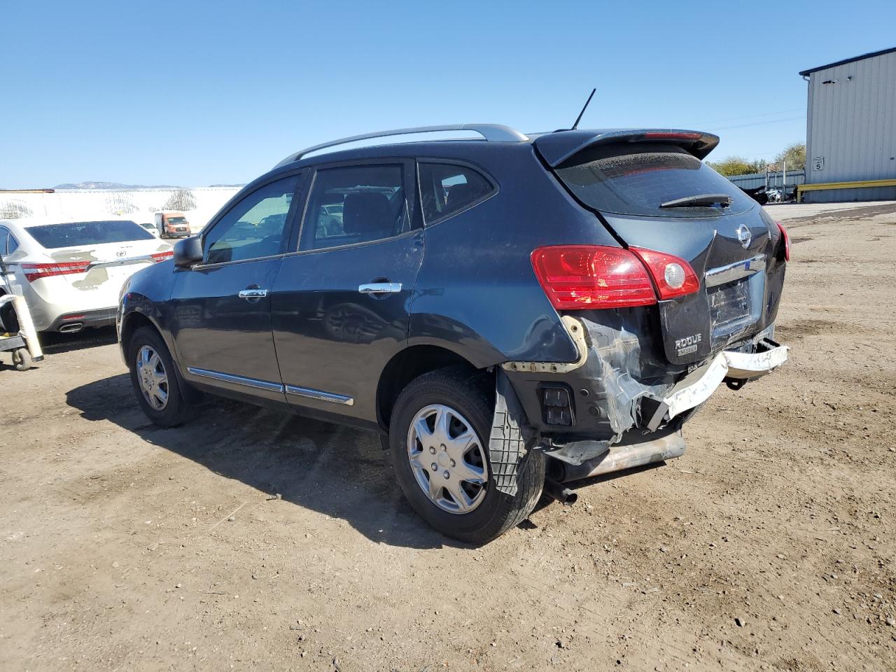 2015 Nissan Rogue - Image 2