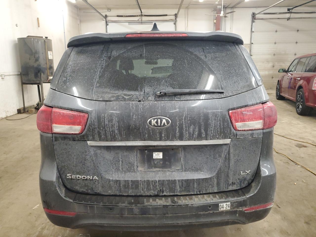 2016 Kia Sedona - Image 6