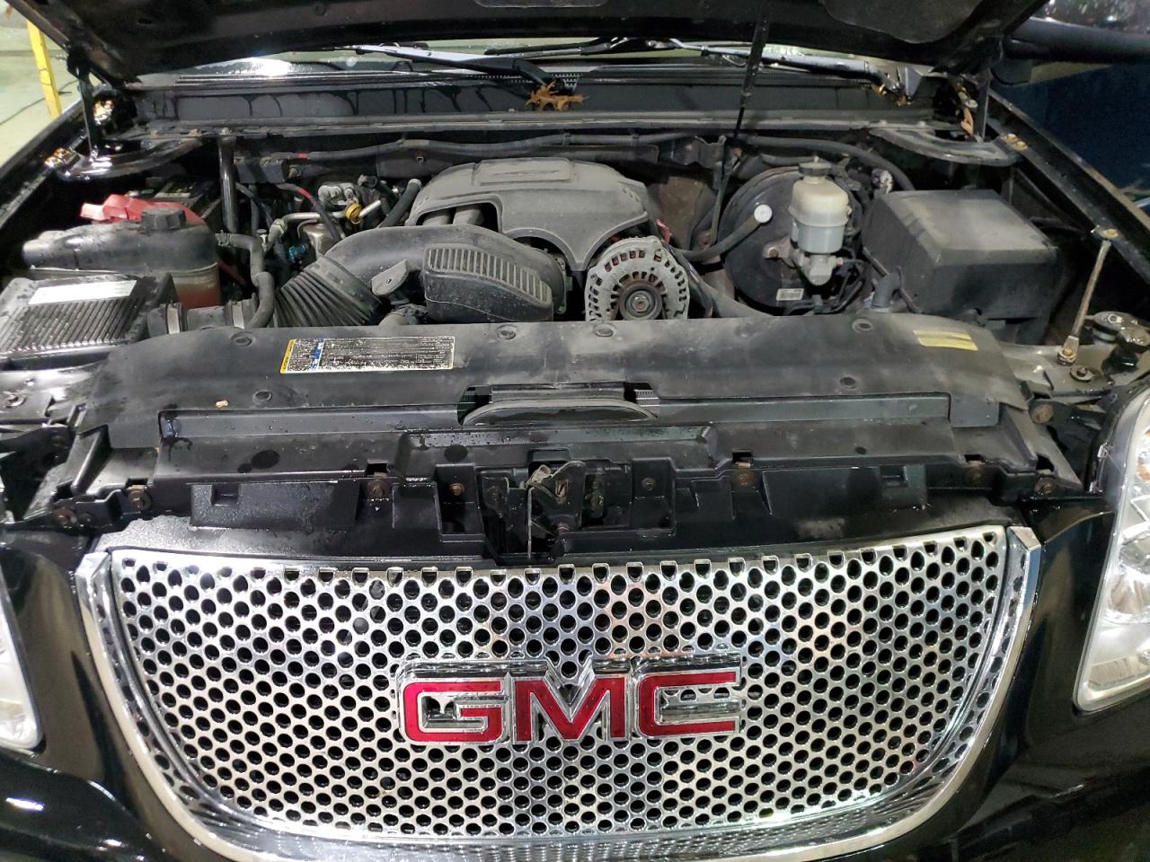 2008 GMC Yukon - Image 12