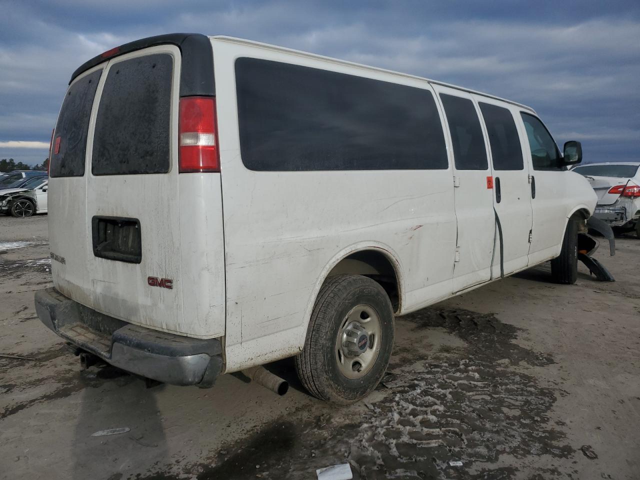 2017 GMC Savana - Image 3