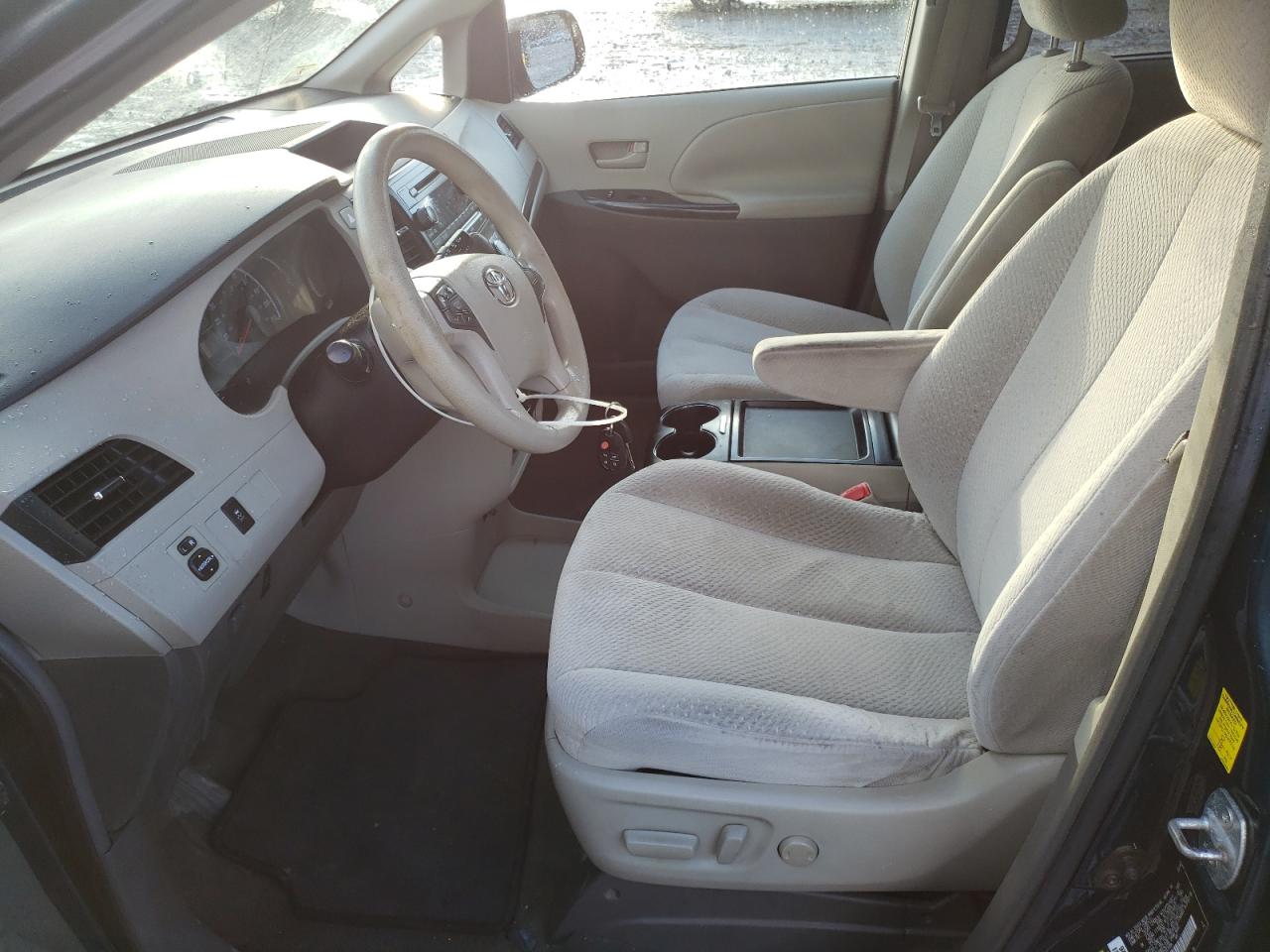 2011 Toyota Sienna - Image 7