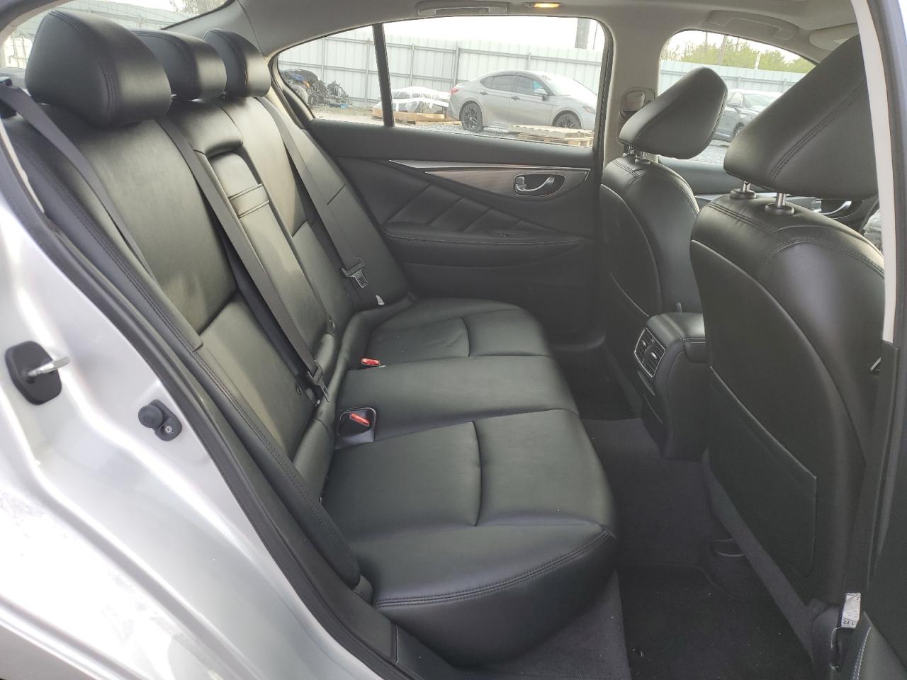 2015 Infiniti Q50 - Image 10