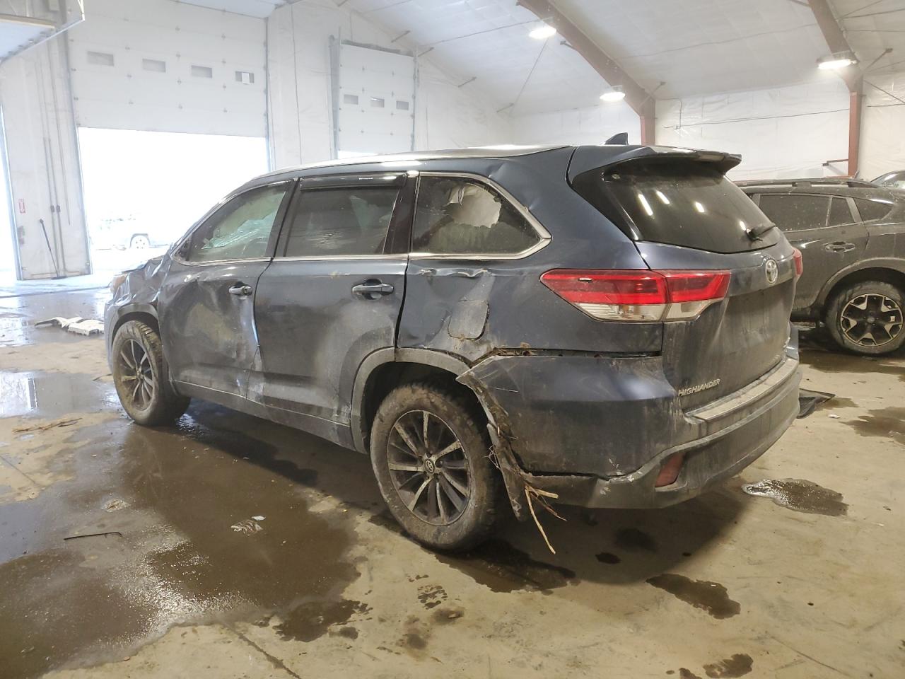 2017 Toyota Highlander - Image 2