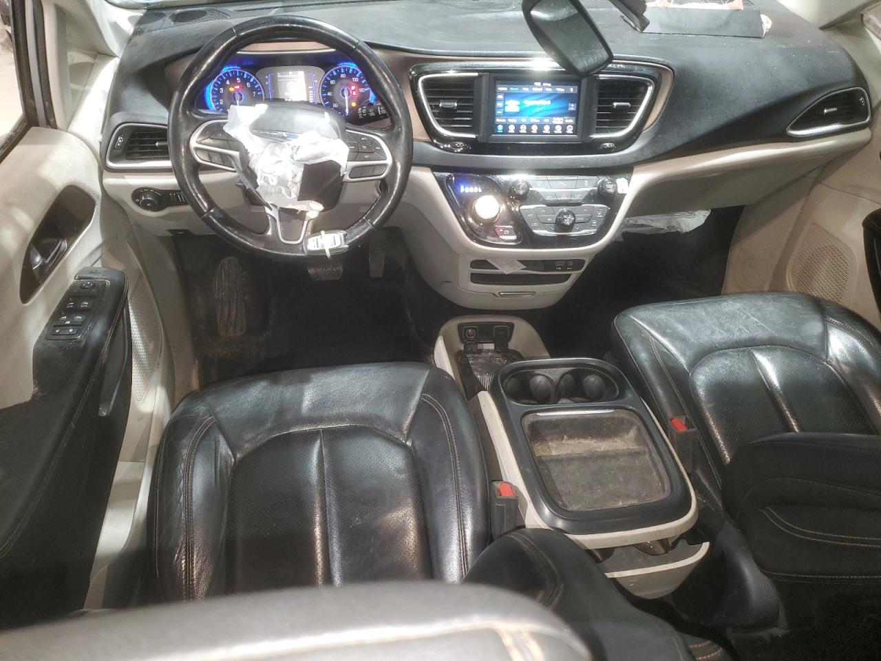 2019 Chrysler Pacifica - Image 8