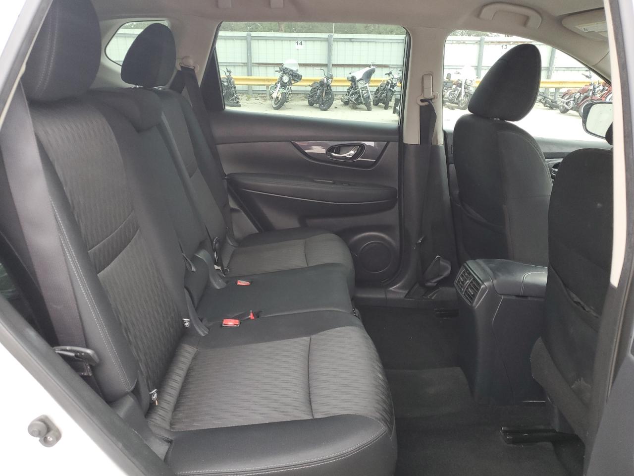 2018 Nissan Rogue - Image 11