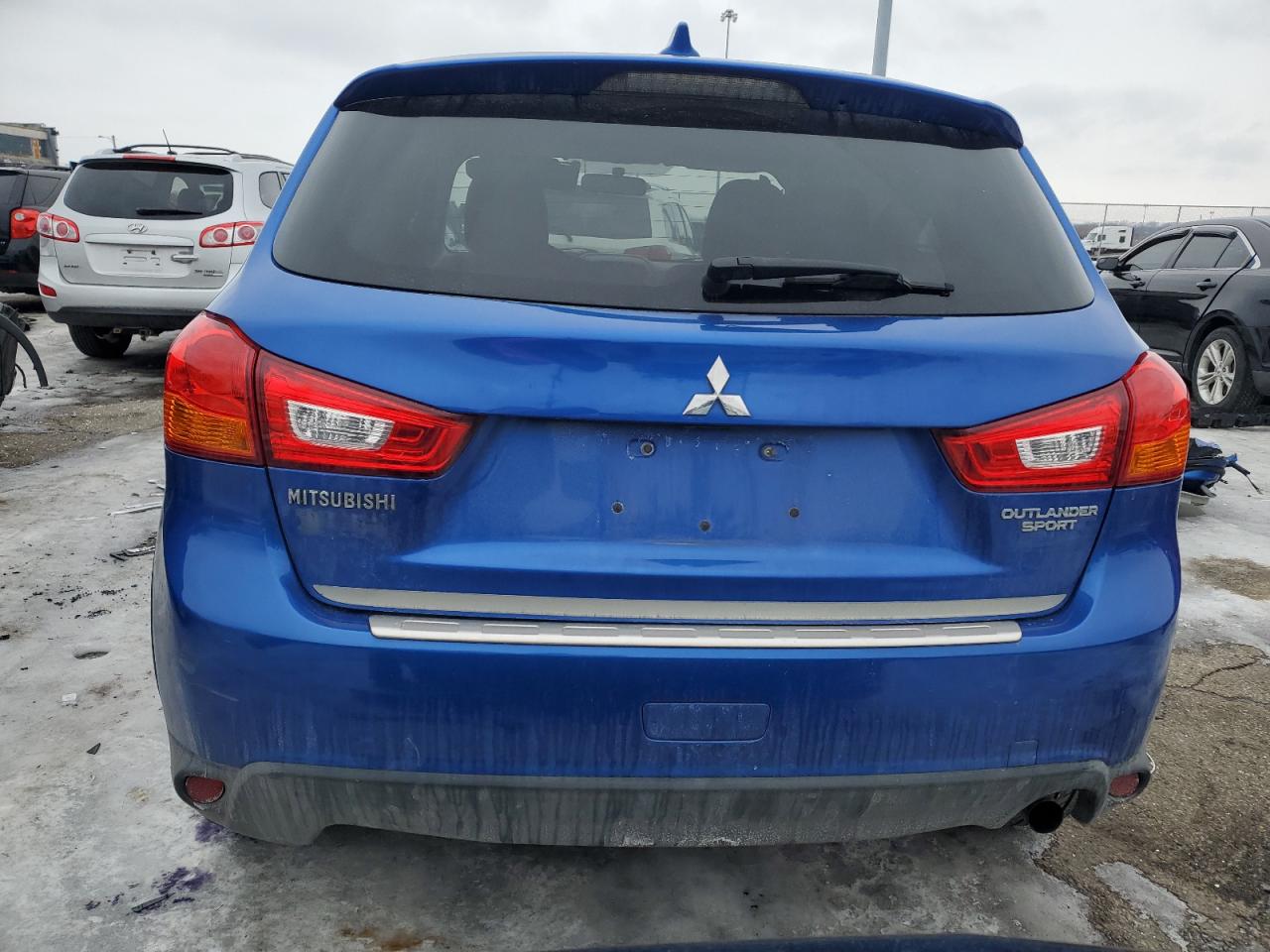2017 Mitsubishi Outlander - Image 6