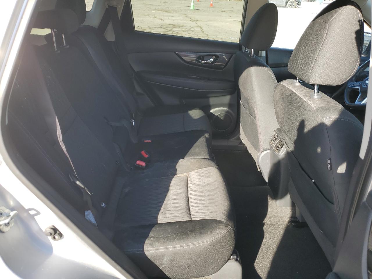 2018 Nissan Rogue - Image 11