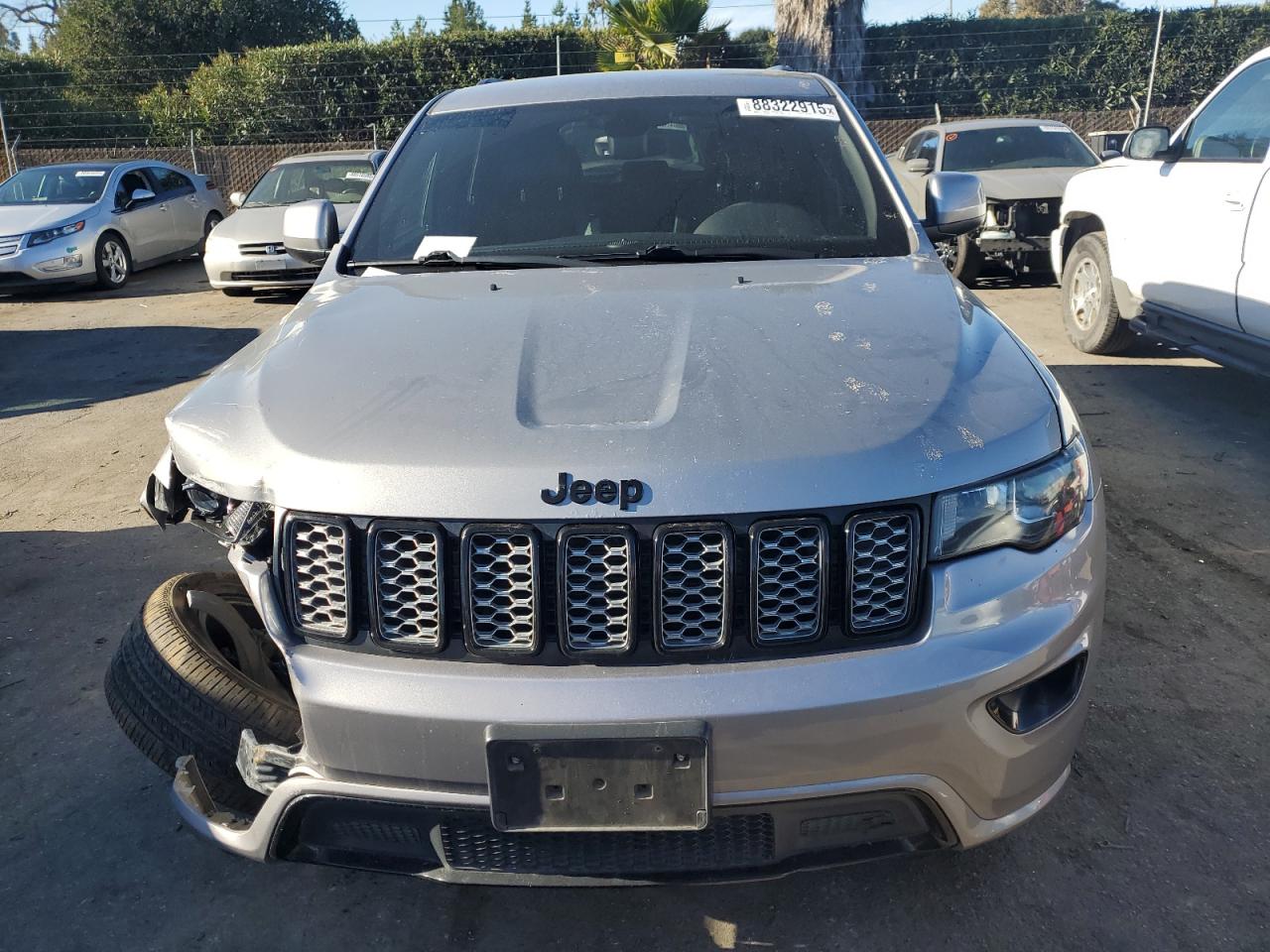 2017 Jeep Grand Cherokee - Image 5