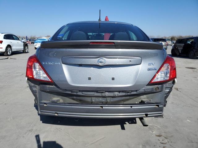  NISSAN VERSA 2018 Серый