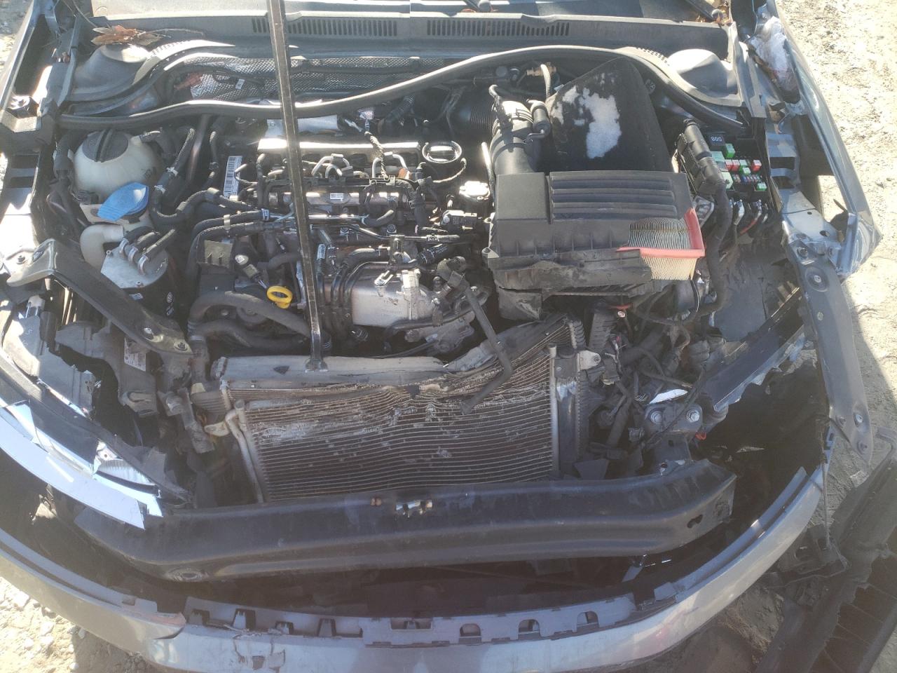 2015 Volkswagen Jetta - Image 13