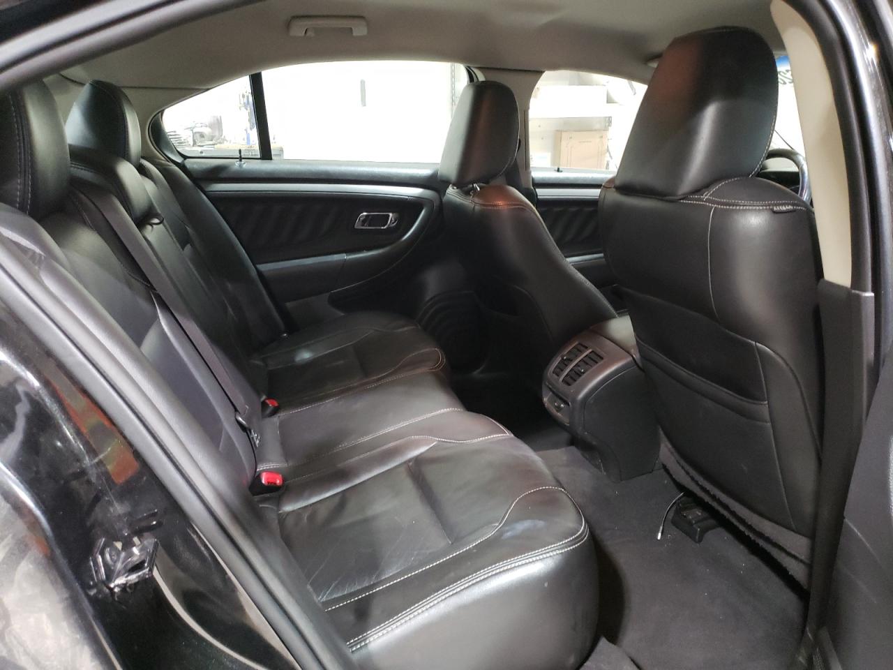 2011 Ford Taurus - Image 10