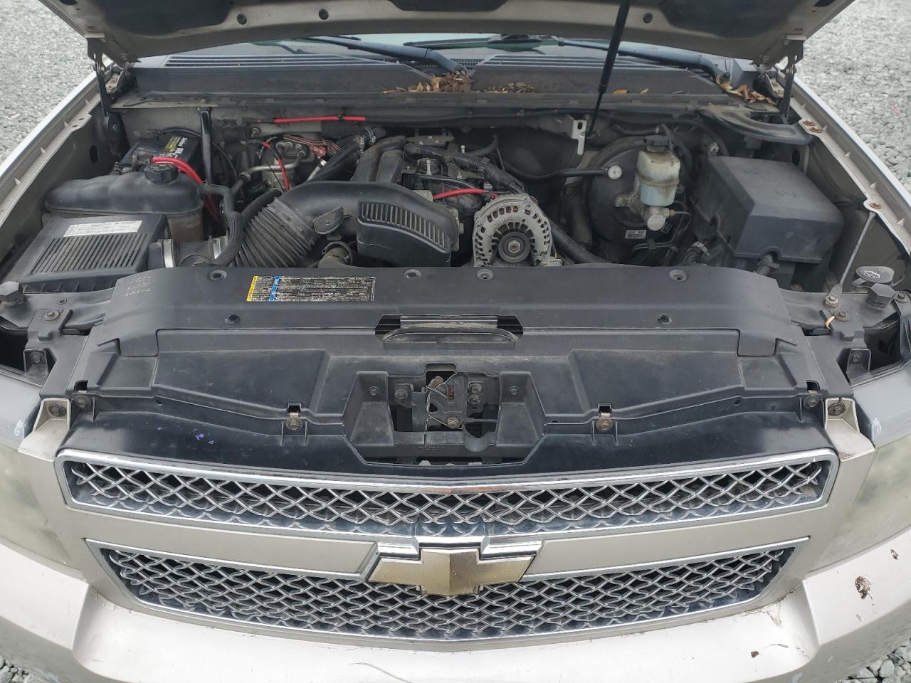 2008 Chevrolet Suburban - Image 13