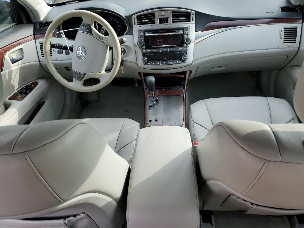 2011 Toyota Avalon - Image 8
