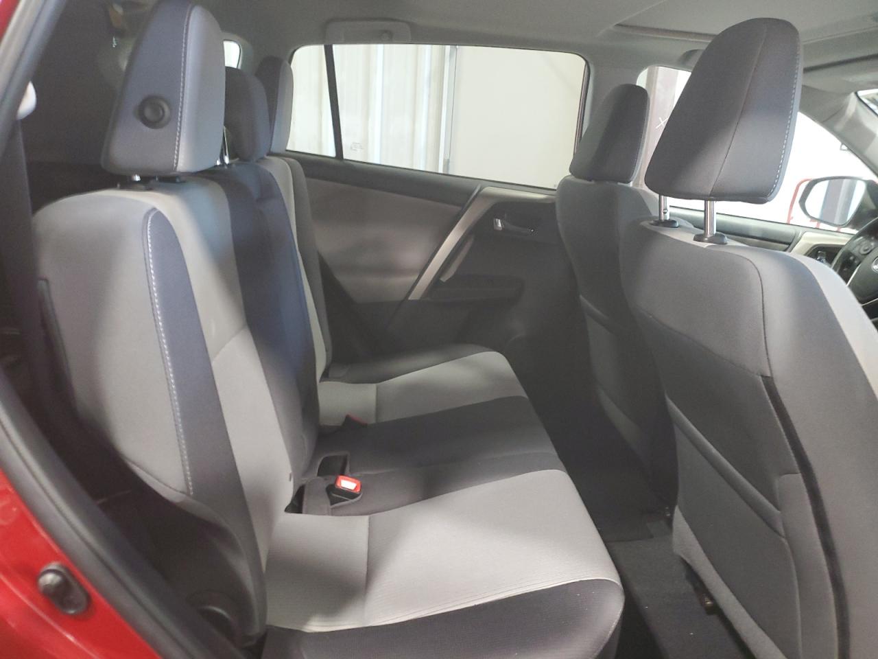 2015 Toyota RAV 4 - Image 11