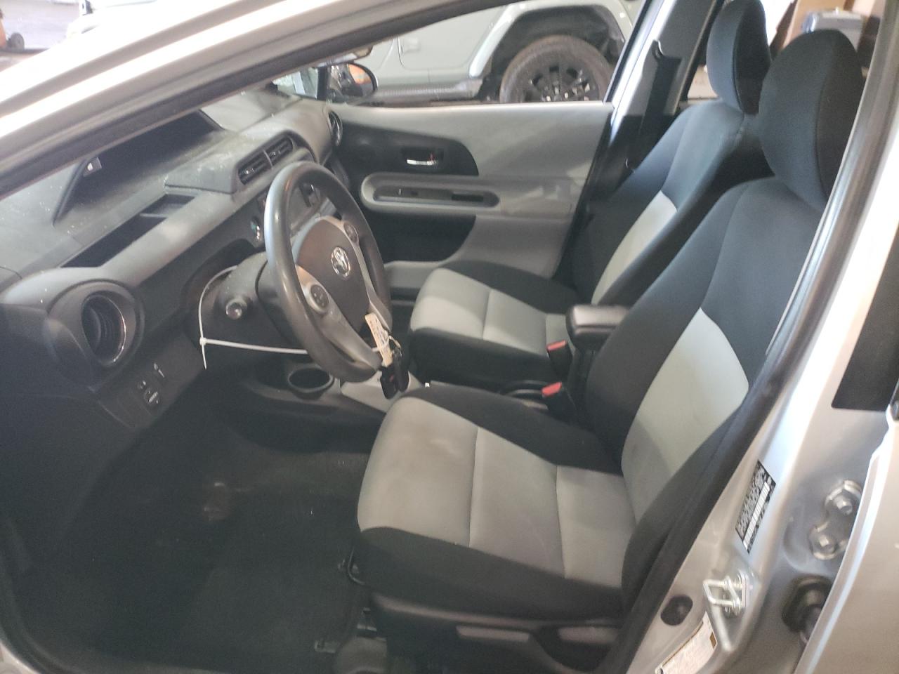 2013 Toyota Prius - Image 7