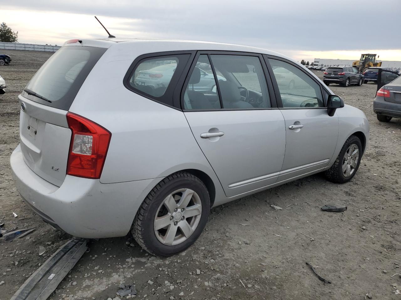 2007 Kia Rondo - Image 3