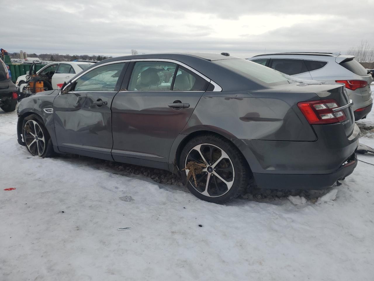 2015 Ford Taurus - Image 2