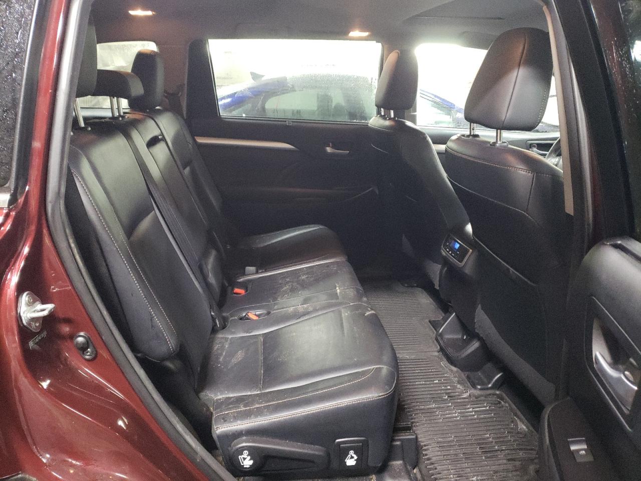 2014 Toyota Highlander - Image 10