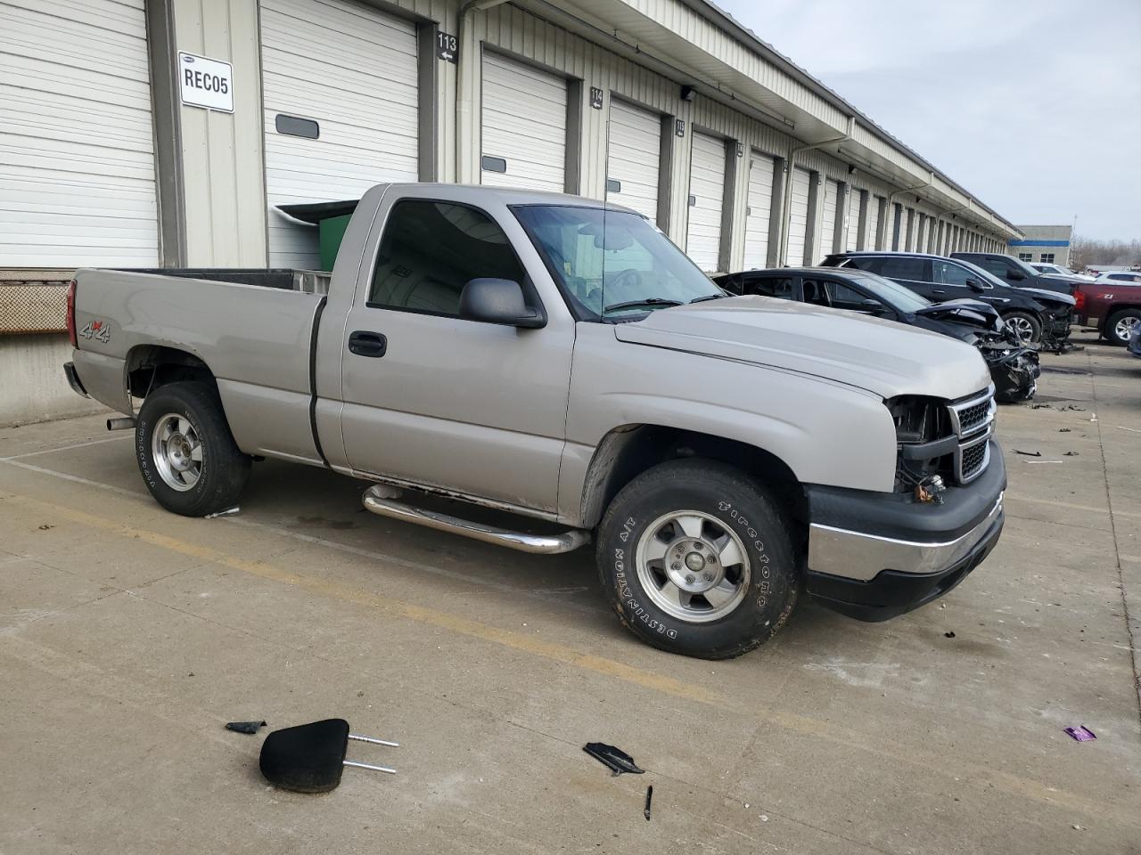2007 Chevrolet Silverado - Image 4