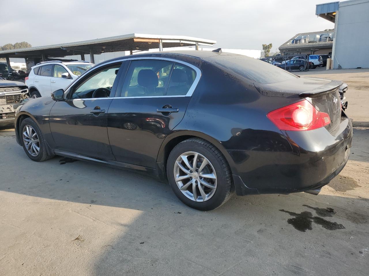 2011 Infiniti G - Image 2