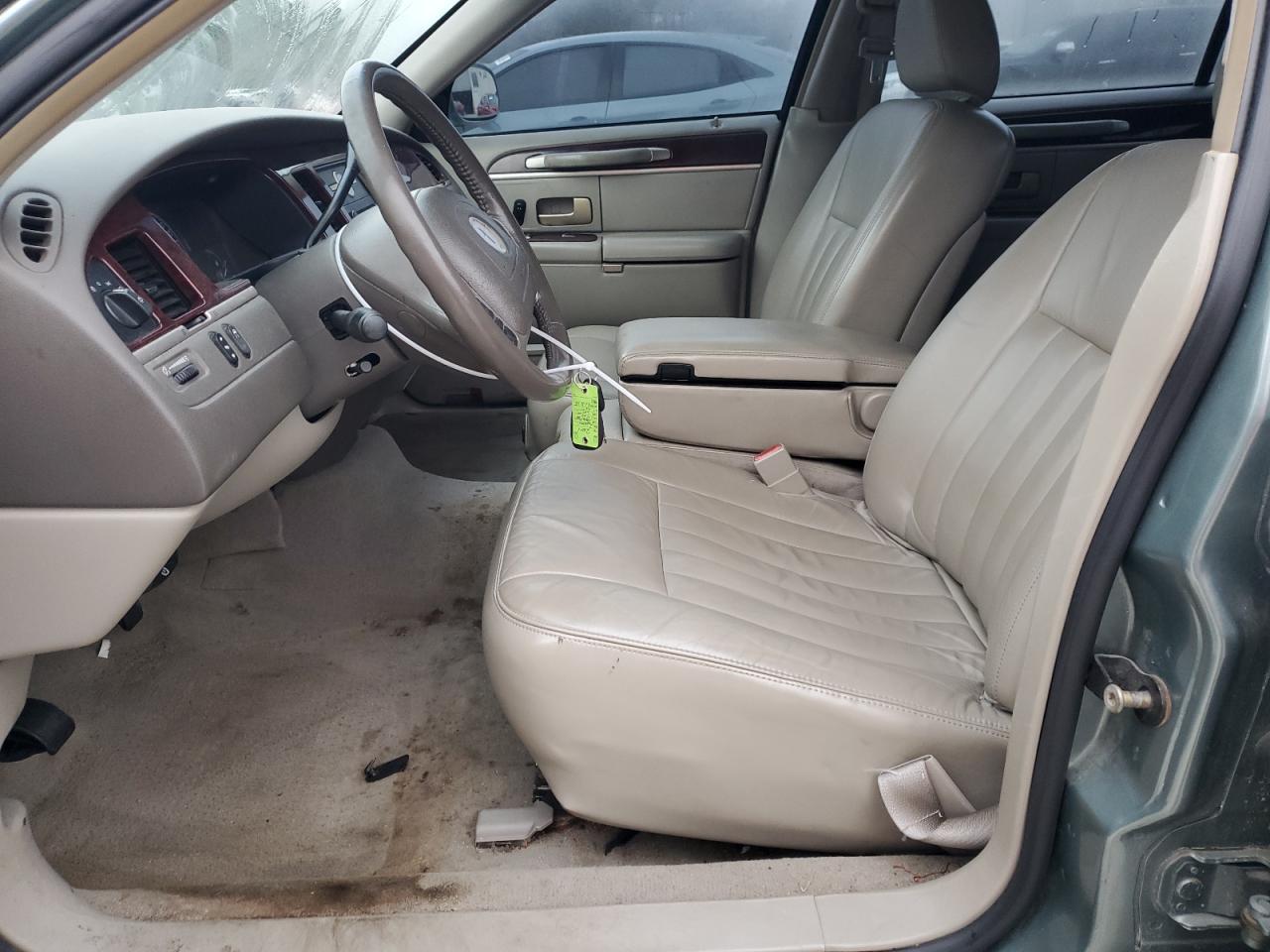 2004 Lincoln Town Car - Image 7