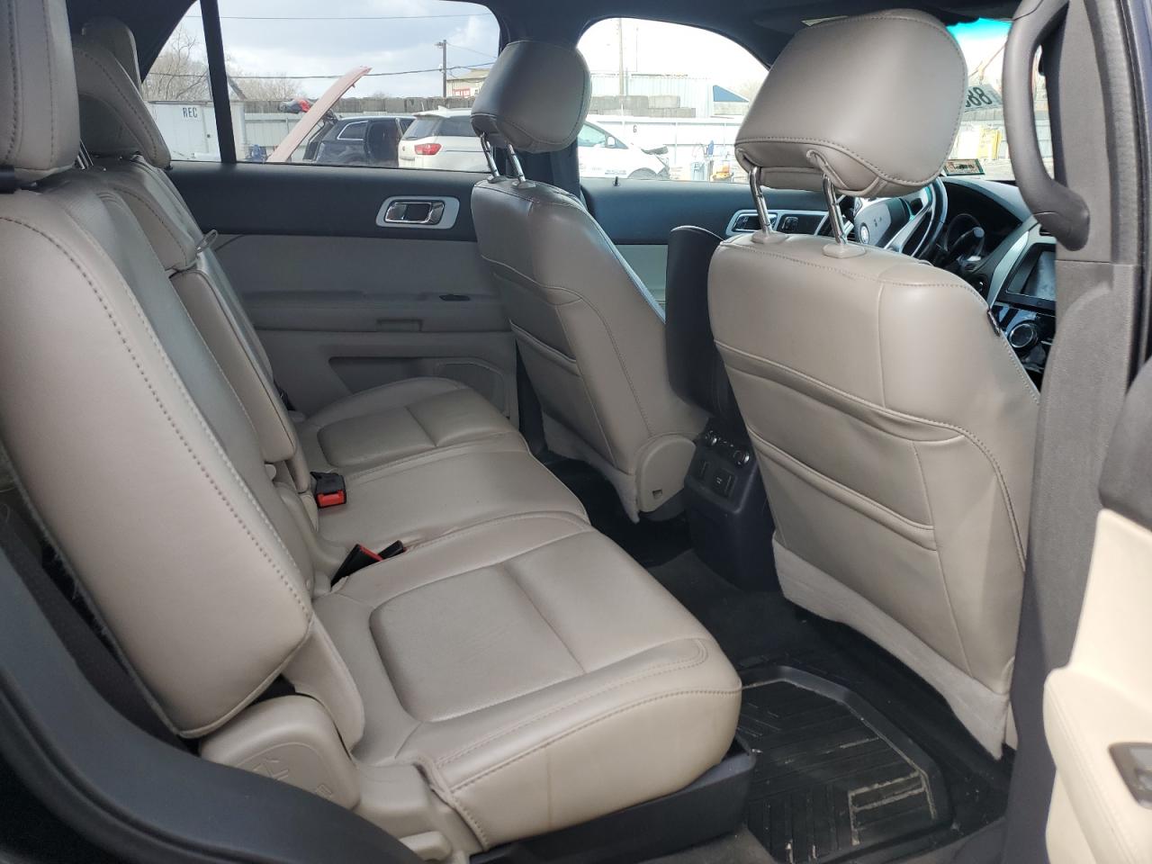 2013 Ford Explorer - Image 11