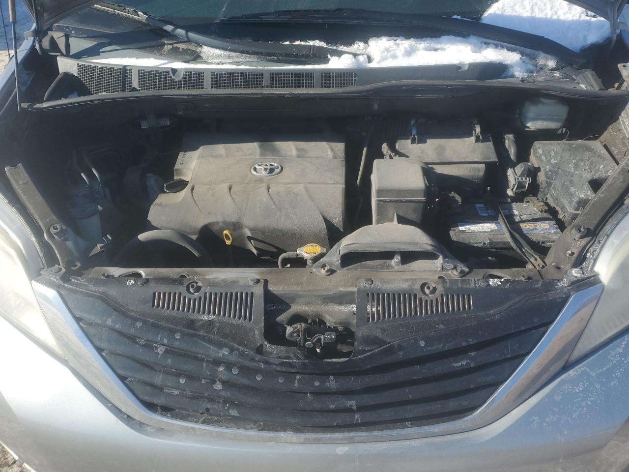 2011 Toyota Sienna - Image 13