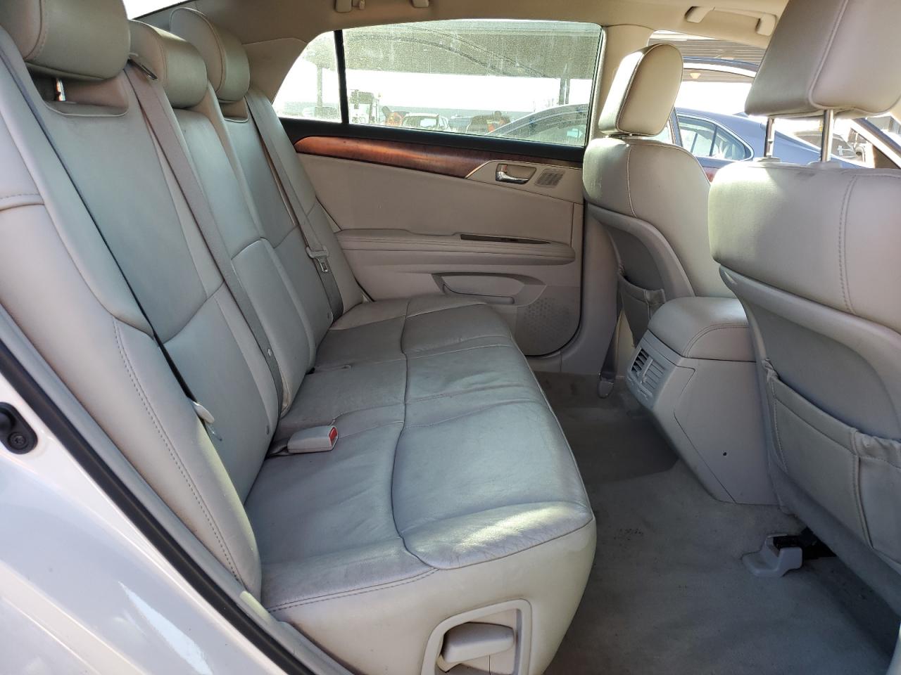 2012 Toyota Avalon - Image 10