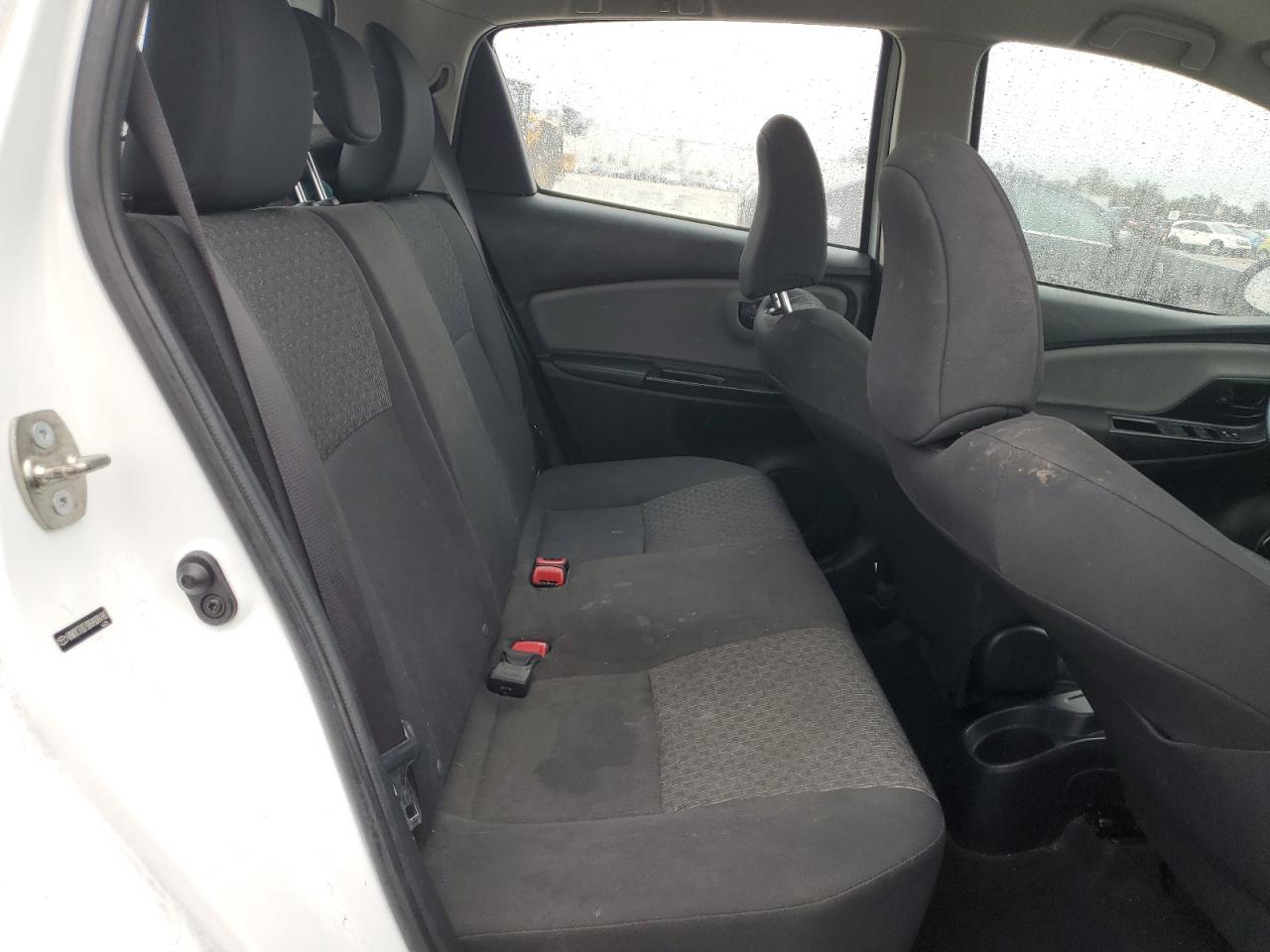 2017 Toyota Yaris - Image 10