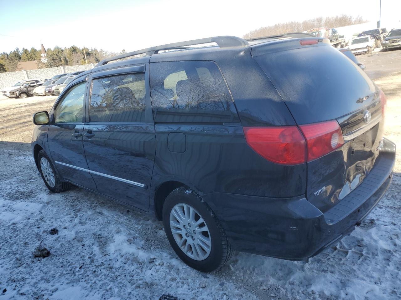 2009 Toyota Sienna - Image 2