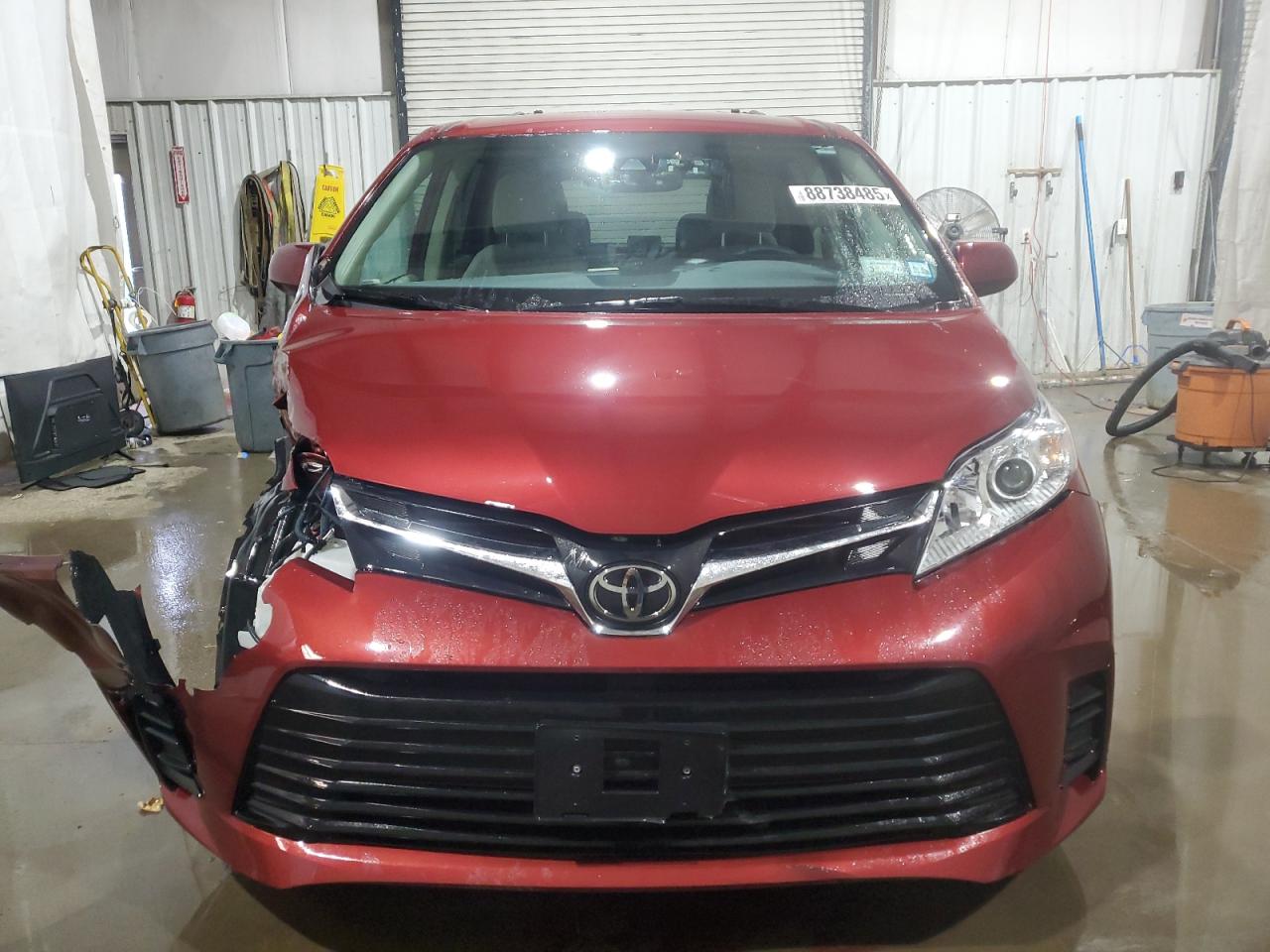 2020 Toyota Sienna - Image 5