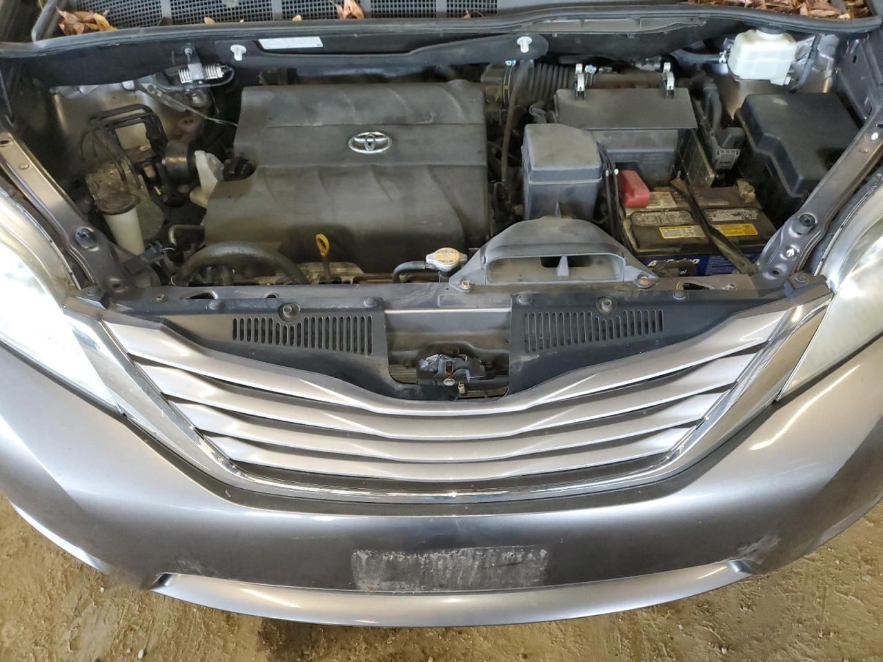2015 Toyota Sienna - Image 12